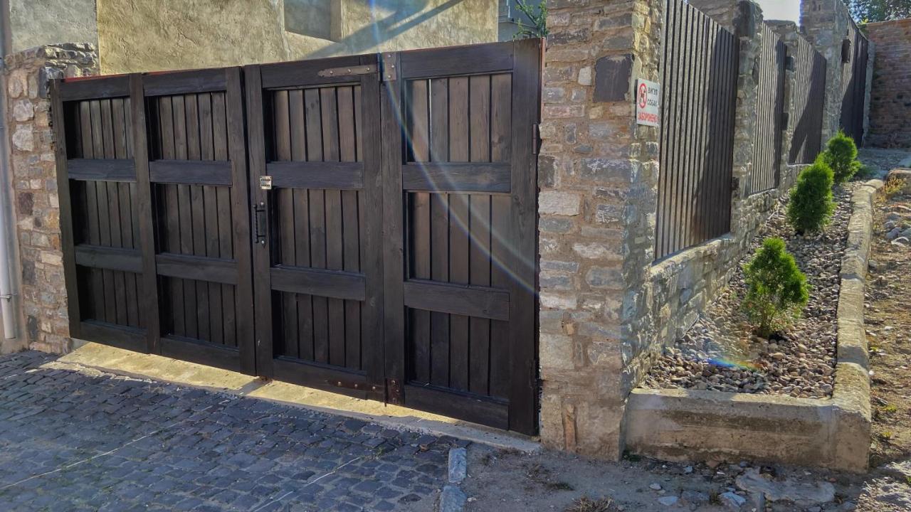 Квартира у Старому місті Каменец-Подольский Экстерьер фото